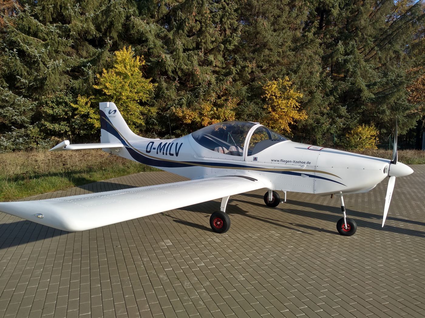 Breezer B400-6 D-MILV